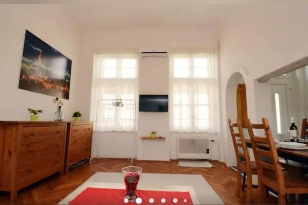 Gallery Flat In Party District Budapest Exterior photo